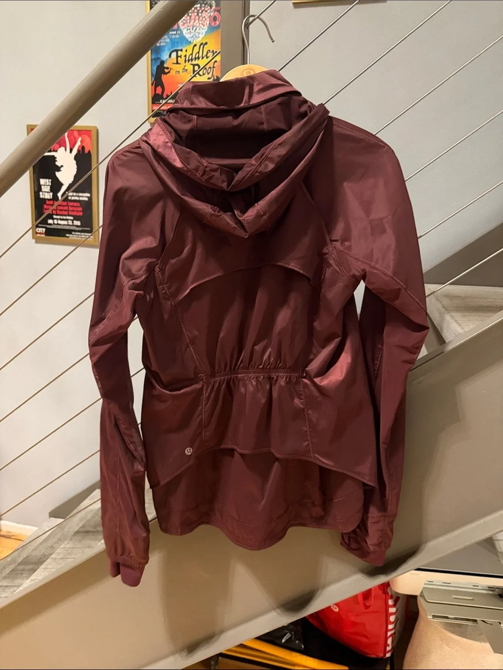 Lululemon Goal Smasher Jacket Women’s Size 6 Cassis Burgundy Hooded Windbreaker